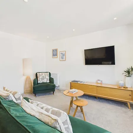 Host & - Cringle Stokesley